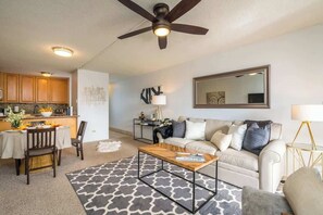Interior - Luxury Maui Condo Ocean Views Resort Perks (Kihei)