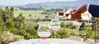 Luxury Napa Getaway Golf Views King Bed