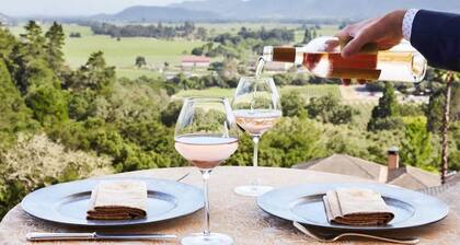 Luxury Napa Getaway Golf Views King Bed