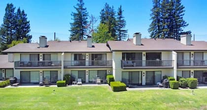 Luxury Napa Condo Golf Views & Prime Location