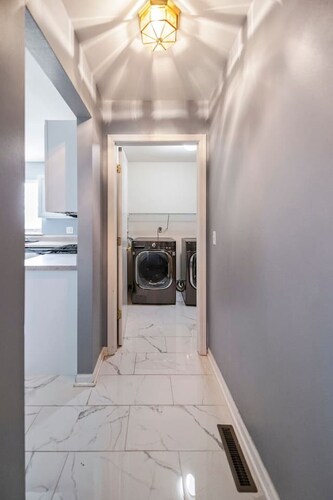 Modern Comfort Loves Park Stylish 3BR Getaway