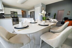 Hús (3 Bedrooms) | Að innan