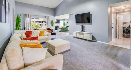 Modern Comfort Loves Park Stylish 3BR Getaway