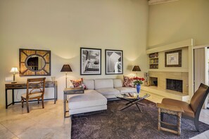 Interior - Elegant Lakeside Villa (Rancho Mirage)