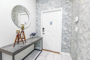 Interior - Tvpm-4885rc/sl (Kissimmee)