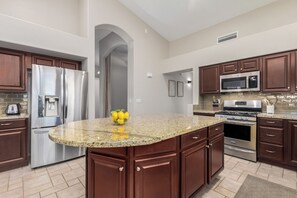 المنشأة من الداخل