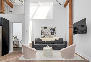 Interior - Center Stage (Nashville)