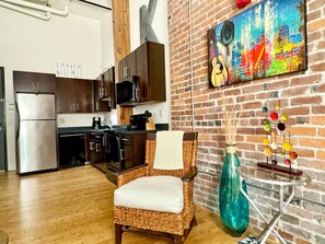 Interior - Kenny (Nashville)