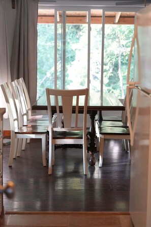 Chalet (1 Bedroom) | Interior - Cozy Cabin Retreat in Midway (Midway)