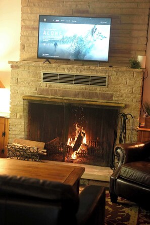 Chalet (1 Bedroom) | Interior - Cozy Cabin Retreat in Midway (Midway)