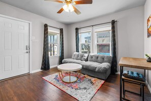Interior - Stylish 1-bedroom Retreat in Fort Worth (Fort Worth)