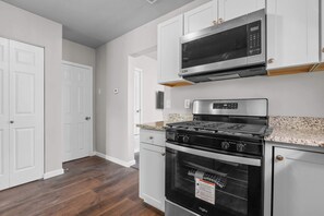 Interior - Stylish 1-bedroom Retreat in Fort Worth (Fort Worth)