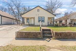 House (1 Bedroom) | Interior - Stylish 1-bedroom Retreat in Fort Worth (Fort Worth)