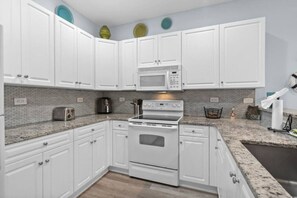 Interior - Deja Blue @ World Tour Golf (Myrtle Beach)