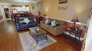 Interior - Magnolia Pointe Luster Leaf 4837-102 (Myrtle Beach)