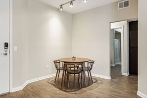 Apartment (1 Bedroom) | Interior - Chic Marina Oasis 5 Star Amenities Central (Marina del Rey)