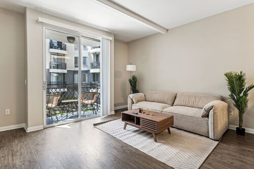 Chic Marina Oasis 5 Star Amenities Central