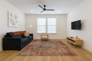 Interior - A+location,workerfriendly,kingbed,pool,gym,modern (Sherman)