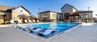 A+location,workerfriendly,kingbed,pool,gym,modern