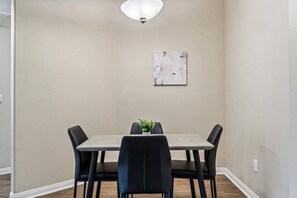 Apartment (1 Bedroom) | Interior - Cozy Marina Hideaway Gym, Pool & Spa Central (Marina del Rey)