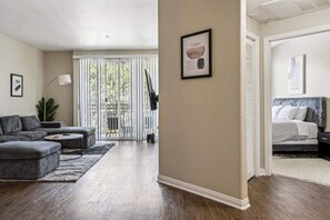 Interior - Cozy Marina Hideaway Gym, Pool & Spa Central (Marina del Rey)