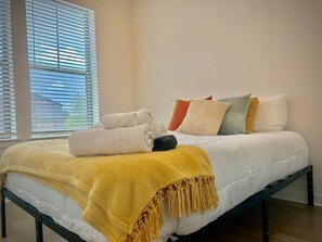 Interior - Modern&cozy, Washer/dryer, Pool,gym,workerfriendly (Sherman)