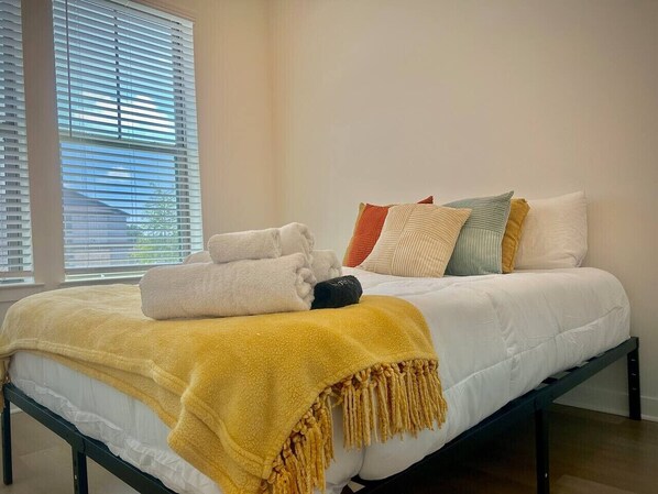 Interior - Modern&cozy, Washer/dryer, Pool,gym,workerfriendly (Sherman)