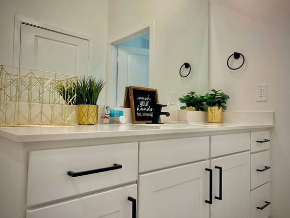 Interior - Modern&cozy, Washer/dryer, Pool,gym,workerfriendly (Sherman)
