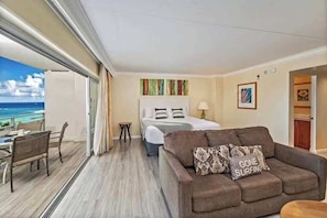 Interior - Marbella Lane - Ocean Marina View Ilikai Hotel (Honolulu)