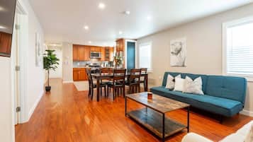 House (5 Bedrooms) | Front of property