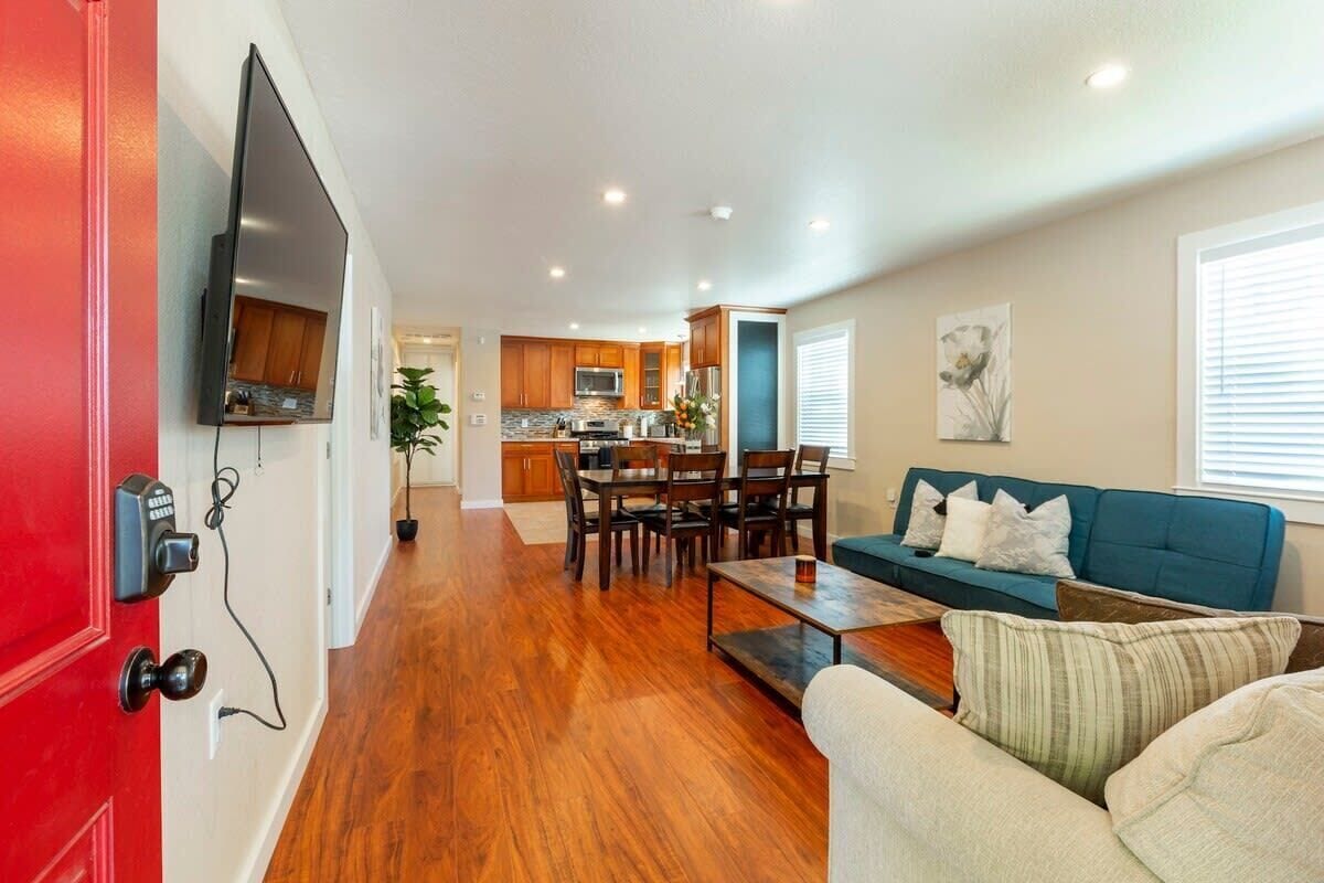House (5 Bedrooms) | Interior