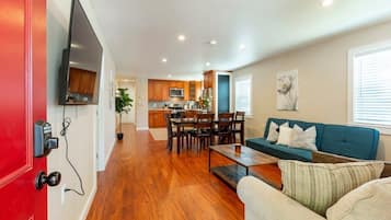 House (5 Bedrooms) | Interior