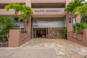 Interior - Newly Innovated Oceanview Beach Condo Sauna Pool (Honolulu)