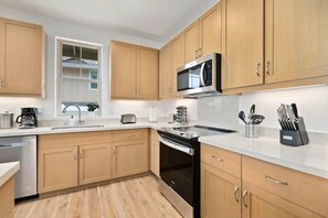 Interior - Marbella Lane - Serene & Lovely MT Ocean Views (Waianae)