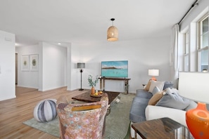 Interior - Marbella Lane - Serene & Lovely MT Ocean Views (Waianae)