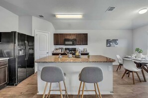 House (3 Bedrooms) | Interior - Marbella Lane - 3BR Pristine Home in Austin TX (Austin)