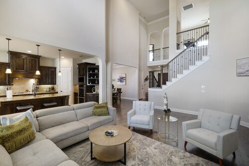5B Luxe Frisco Retreat With Private Cinema & Yard