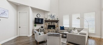 5B Luxe Frisco Retreat With Private Cinema & Yard