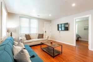 Interior - Marbella Lane - 3BR Upprlvl Dtwn SJ Ldry (San Jose)