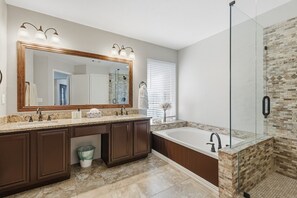 Interior - Luxe 3B 5B Cozy, Spacious Home, 5-star Stay in Frisco (Frisco)