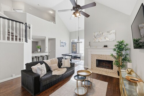 Luxe 3B 5B Cozy, Spacious Home, 5-star Stay in Frisco