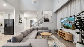 House (4 Bedrooms) | Interior