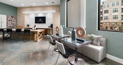 Chic and Stylish 2B Near Legacy West Wi-fi