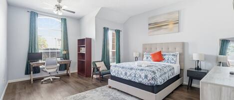 4 chambres, espace de travail pour ordinateurs portables