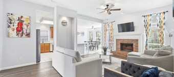 Bright & Cozy 4BR Home w Movie Room & Backyard