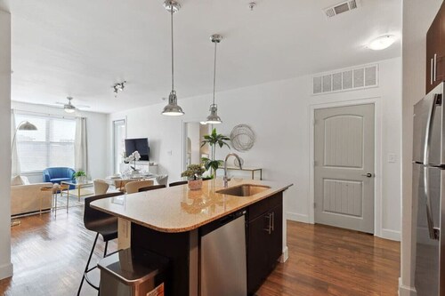 Elegant 2B Near Legacy West Wi-fi, Fitness, Pool