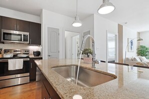 Interior - Elegant 2B Near Legacy West Wi-fi, Fitness, Pool (Frisco)