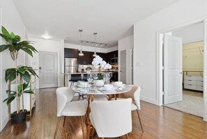 Interior - Elegant 2B Near Legacy West Wi-fi, Fitness, Pool (Frisco)