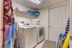 Interior - Dimucci Twin Towers 404 - Ocean Oasis (Daytona Beach Shores)