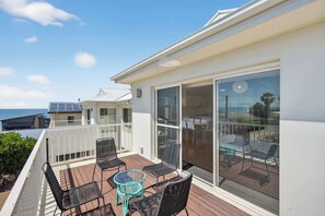 Outdoor dining - Wilkinson Ave, Hayborough close to Victor Harbor (Hayborough)